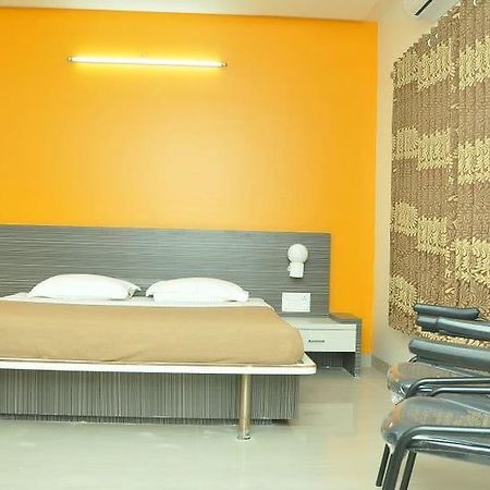 Sandesh Resort Wai Bagian luar foto