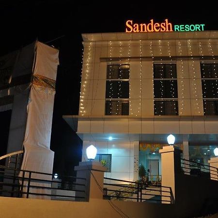 Sandesh Resort Wai Bagian luar foto