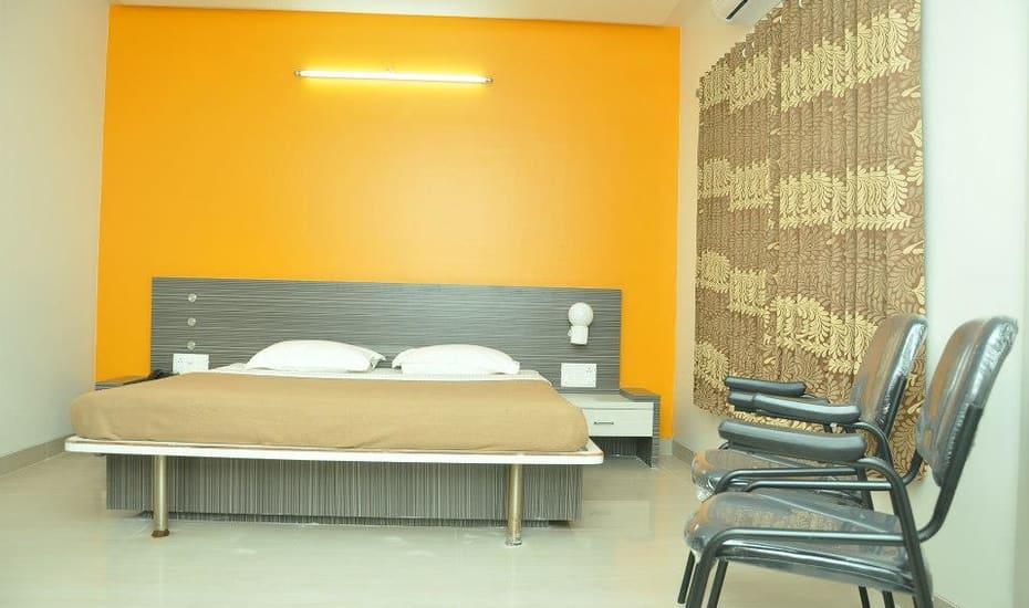 Sandesh Resort Wai Bagian luar foto