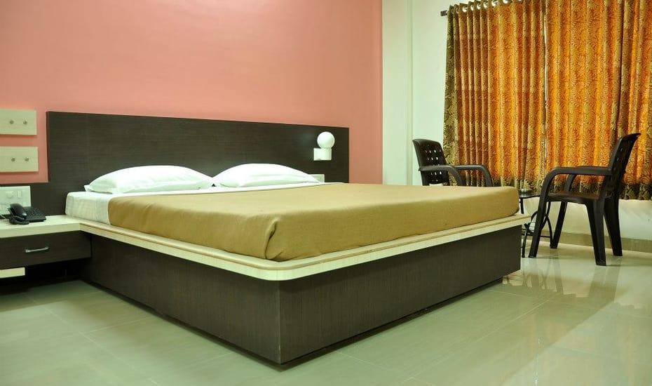 Sandesh Resort Wai Bagian luar foto