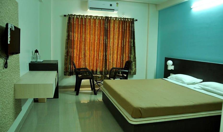 Sandesh Resort Wai Bagian luar foto