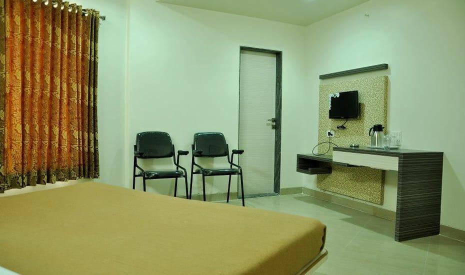 Sandesh Resort Wai Bagian luar foto