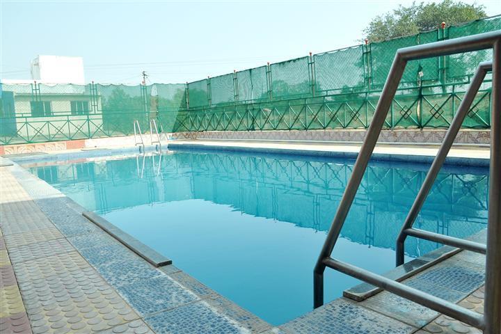 Sandesh Resort Wai Bagian luar foto